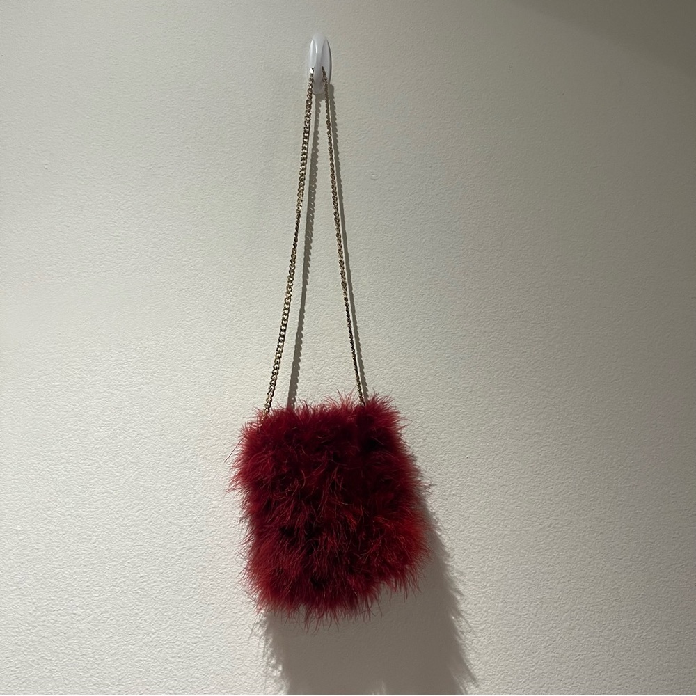 Red feather chain bag